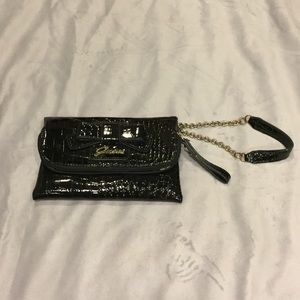 FINAL $ 💋Guess patent Black wristlet💋